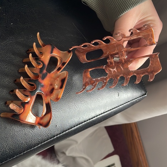 Large Big Hair Sparkly Cheetah and Tiger Print Hair Claw Clips - Picture 2 of 3